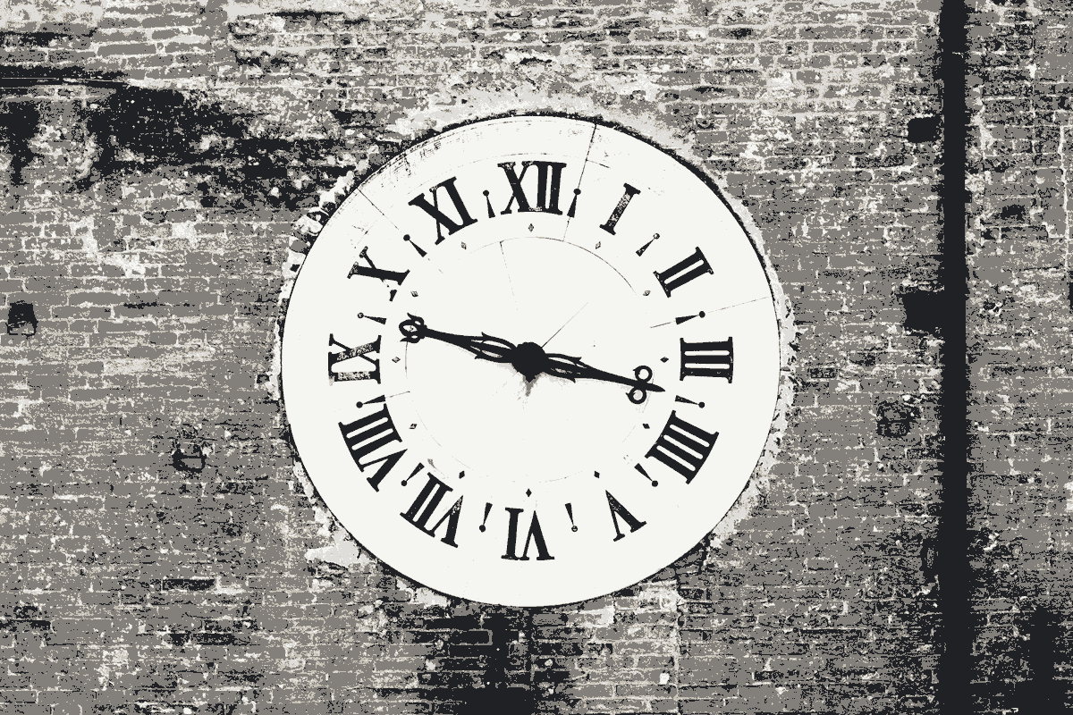 Various clocks flash past in an animated gif, centers all aligned.